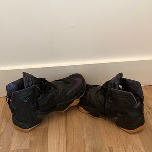 lebron 13 Black Lion
